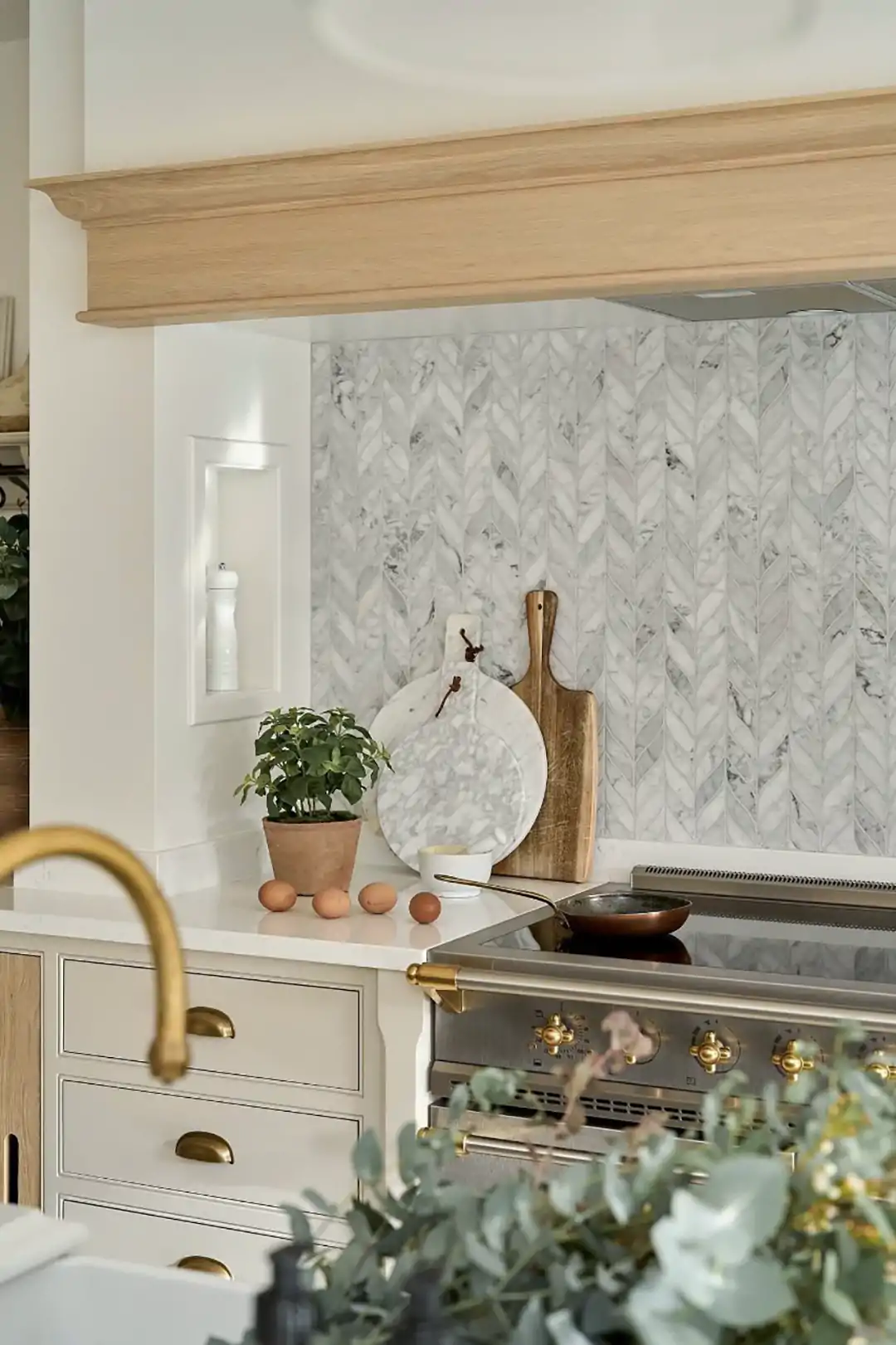leaf pattern marble mosaic tile kitchen backsplash Renovating Journey Interiordesign  2